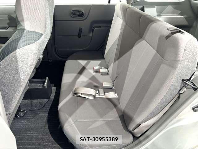 Mitsubishi LANCER CARGO 2018-03 1016240-15