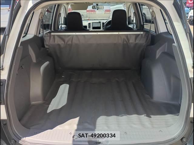Mitsubishi LANCER CARGO 2015-06 8413107-16