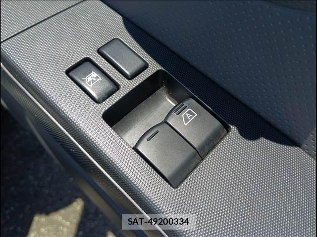 Mitsubishi LANCER CARGO 2015-06 8413107-19