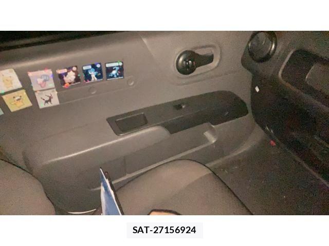 Mitsubishi LANCER CARGO 2016-07 8849485-13