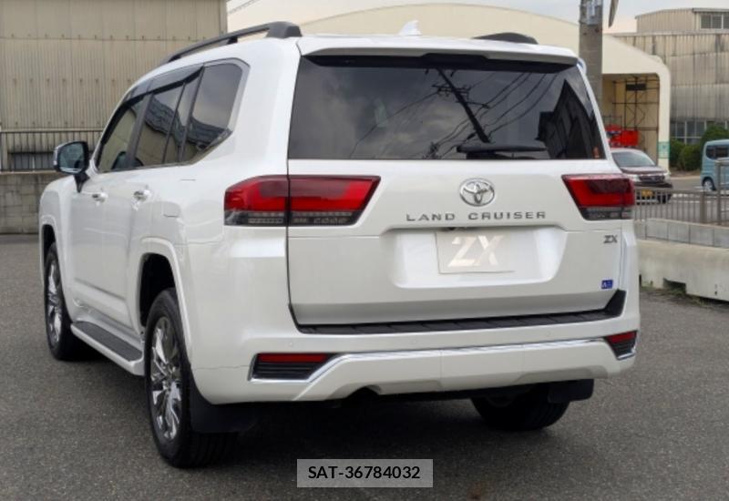 Toyota LAND CRUISER 2025-04 8860477-2