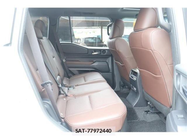 Toyota Land Cruiser 250 2024-06 1055955-12