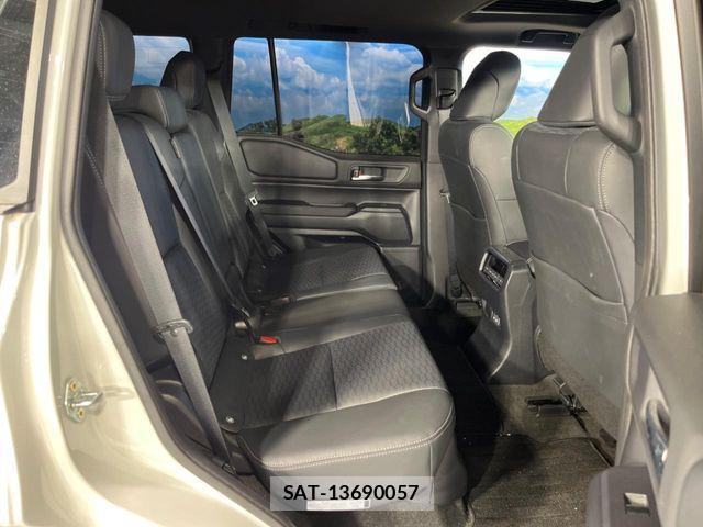 Toyota Land Cruiser 250 2024-11 4962267-8