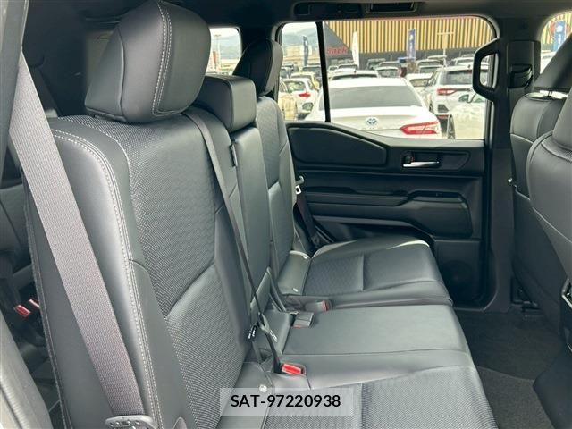 Toyota Land Cruiser 250 2025-03 6244897-14