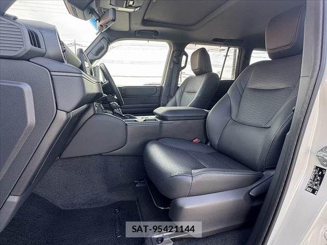 Toyota Land Cruiser 250 2024-10 7020711-16