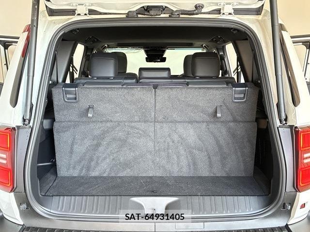 Toyota Land Cruiser 250 2024-10 7327806-12