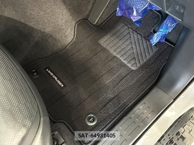 Toyota Land Cruiser 250 2024-10 7327806-17