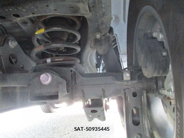 Toyota Land Cruiser 250 2024-10 7327819-26
