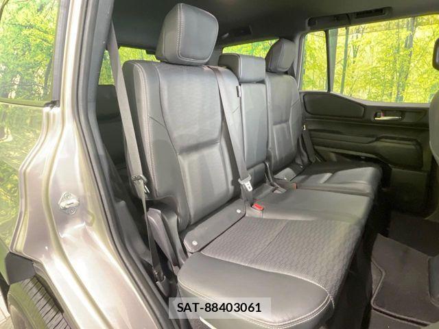 Toyota Land Cruiser 250 2024-10 7562305-8