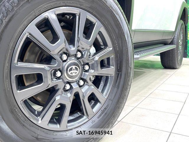Toyota Land Cruiser 250 2025-01 7562302-15