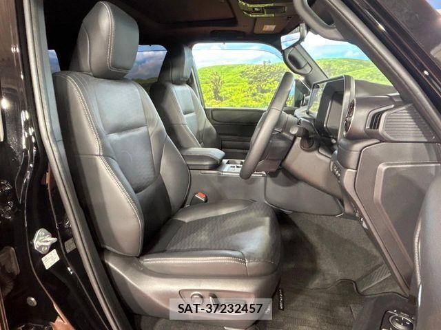 Toyota Land Cruiser 250 2025-04 7617427-7