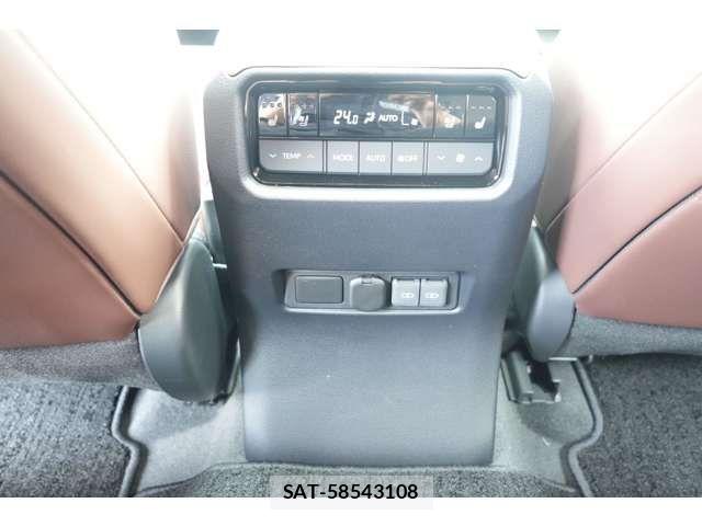 Toyota Land Cruiser 250 2024-11 7617410-12