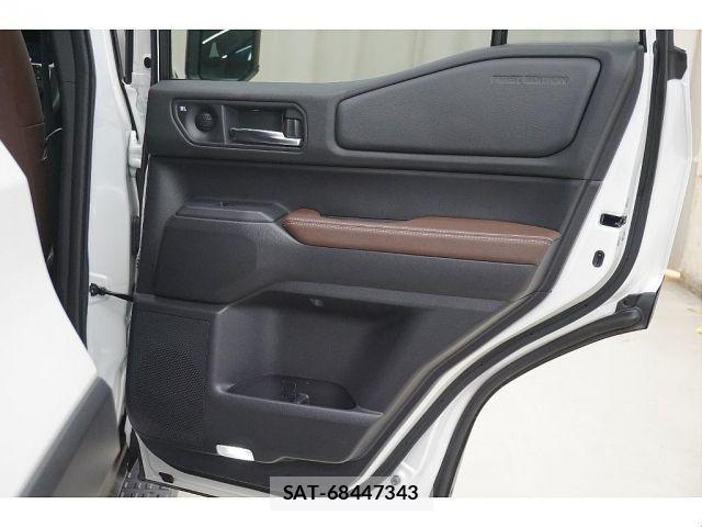 Toyota Land Cruiser 250 2024-01 7724714-13