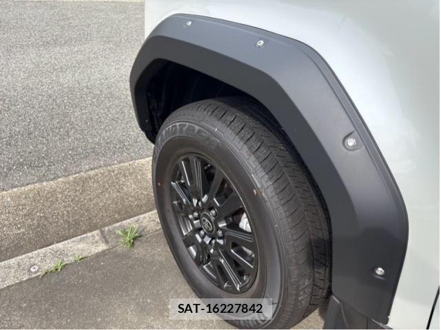Toyota Land Cruiser 250 2025-04 8036243-11