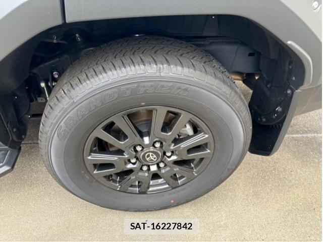 Toyota Land Cruiser 250 2025-04 8036243-12