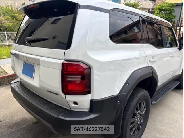 Toyota Land Cruiser 250 2025-04 8036243-1