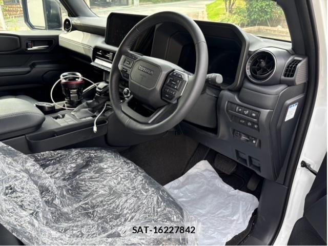 Toyota Land Cruiser 250 2025-04 8036243-2