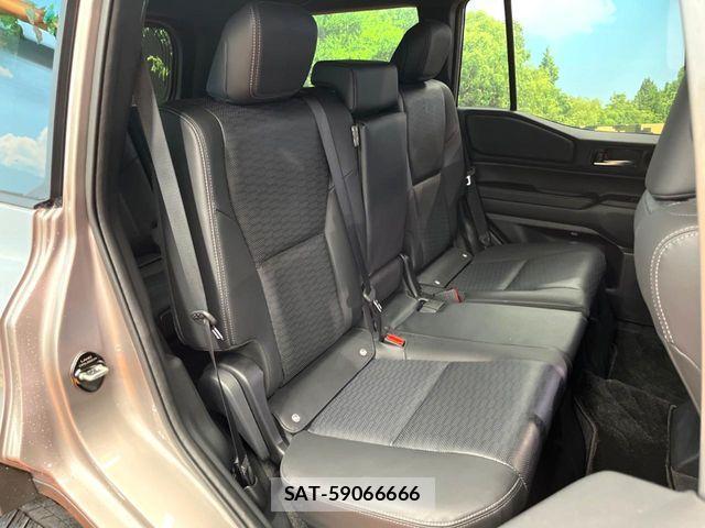 Toyota Land Cruiser 250 2024-10 8074218-8
