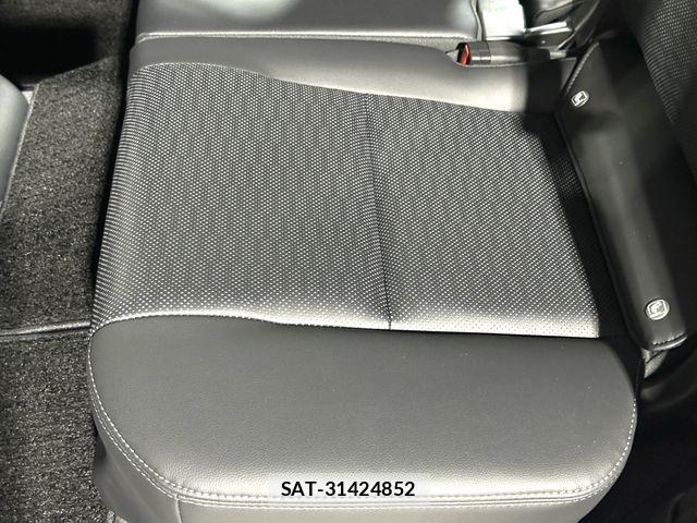 Toyota Land Cruiser 250 2024-10 8074231-17