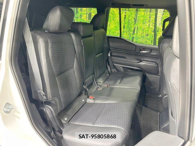 Toyota Land Cruiser 250 2024-10 8074223-8