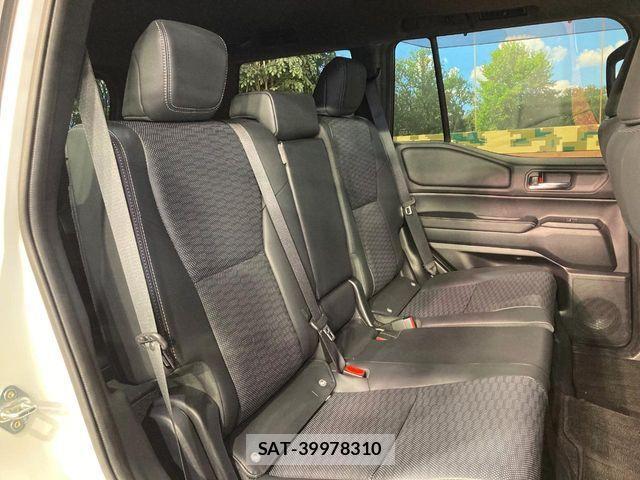 Toyota Land Cruiser 250 2025-04 8146008-8