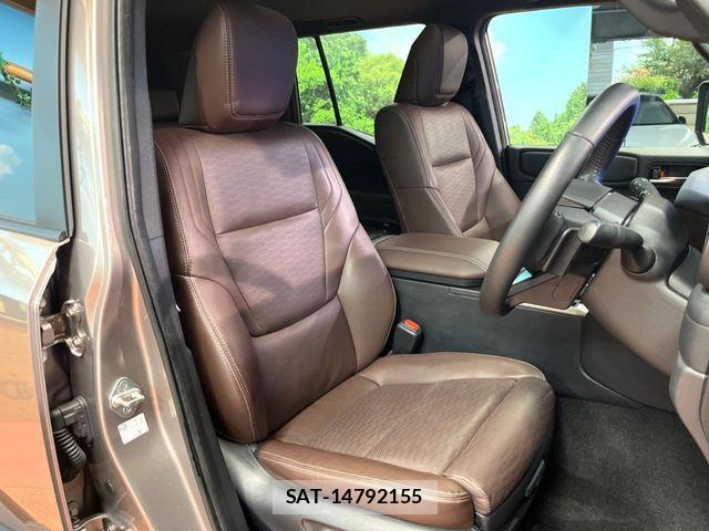 Toyota Land Cruiser 250 2024-10 8145992-9