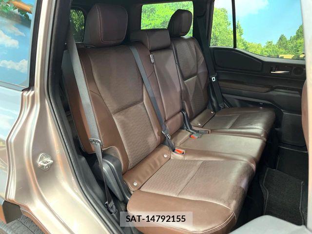 Toyota Land Cruiser 250 2024-10 8145992-10