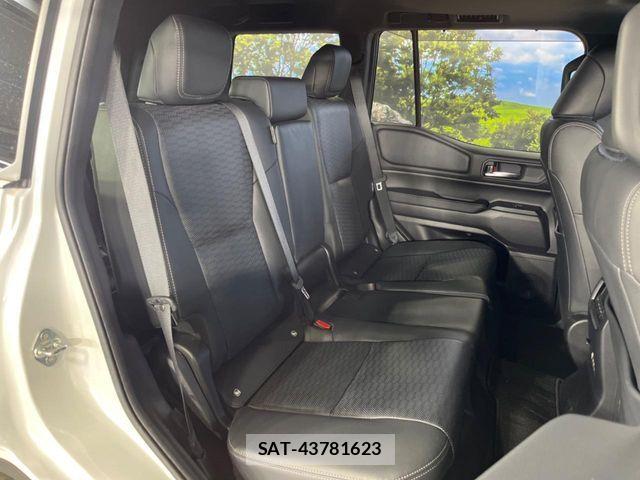 Toyota Land Cruiser 250 2025-04 8208154-10