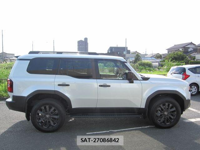 Toyota Land Cruiser 250 2025-03 8208132-6
