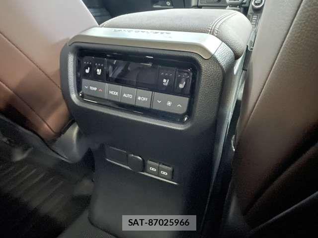 Toyota Land Cruiser 250 2025-04 8562313-13