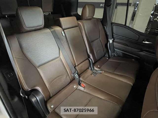 Toyota Land Cruiser 250 2025-04 8562313-15