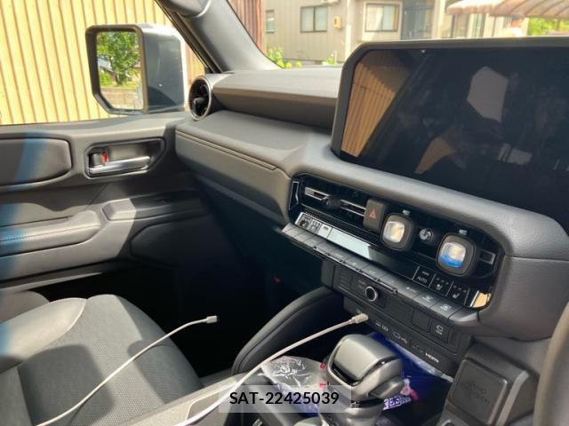Toyota Land Cruiser 250 2024-06 8659751-11