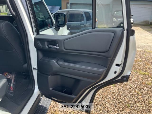 Toyota Land Cruiser 250 2024-06 8659751-12