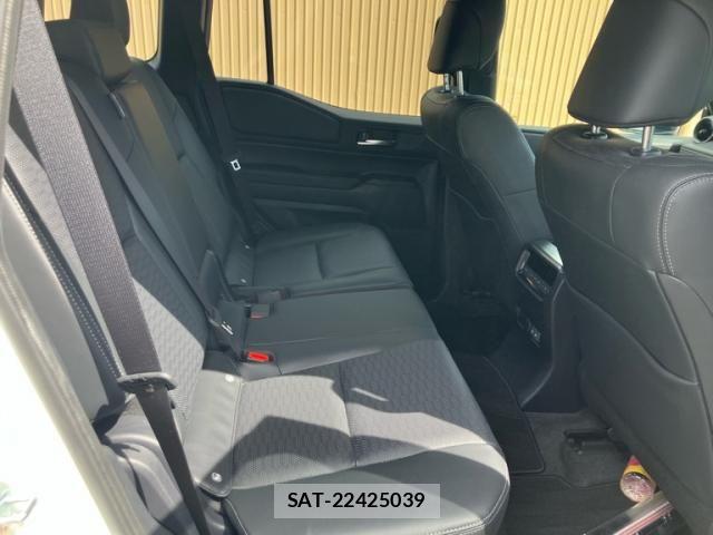 Toyota Land Cruiser 250 2024-06 8659751-13