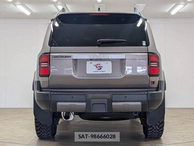 Toyota Land Cruiser 250 2024-09 8796349-15