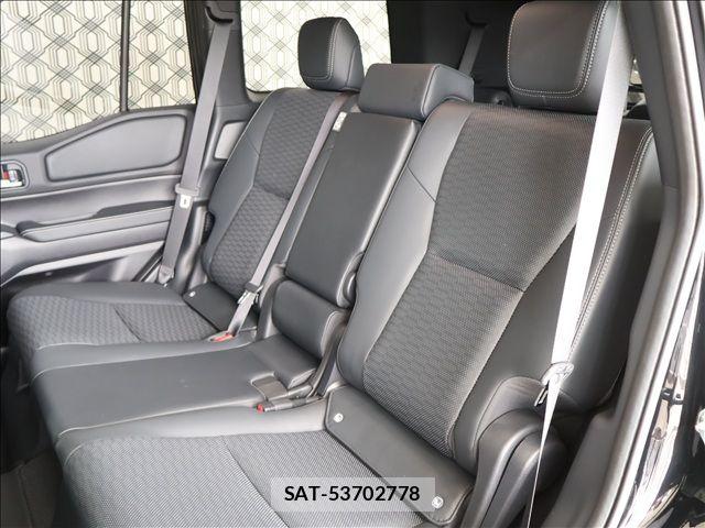 Toyota Land Cruiser 250 2025-07 8796351-13