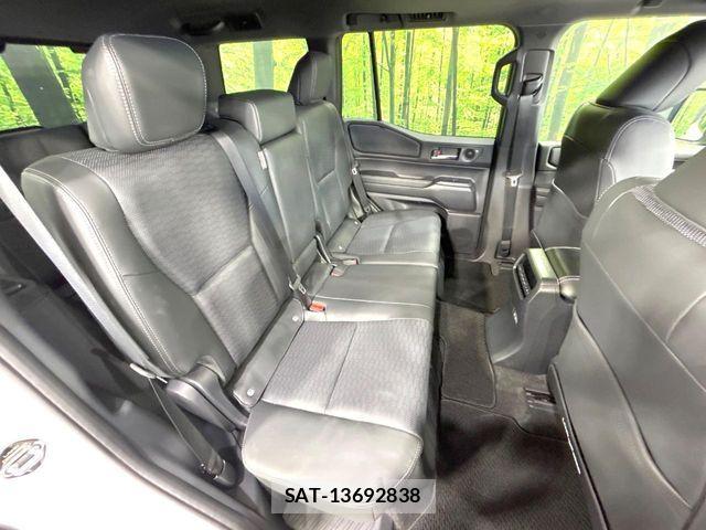 Toyota Land Cruiser 250 2024-09 8796345-10