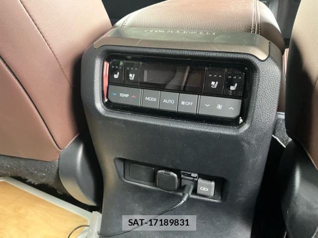 Toyota Land Cruiser 250 2024-10 8829738-10