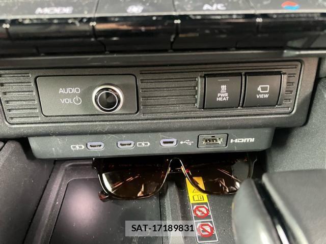 Toyota Land Cruiser 250 2024-10 8829738-21