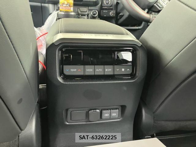 Toyota Land Cruiser 250 2025-07 8880330-12