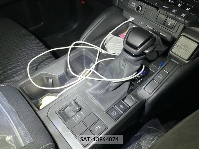Toyota Land Cruiser 250 2025-04 8880350-12