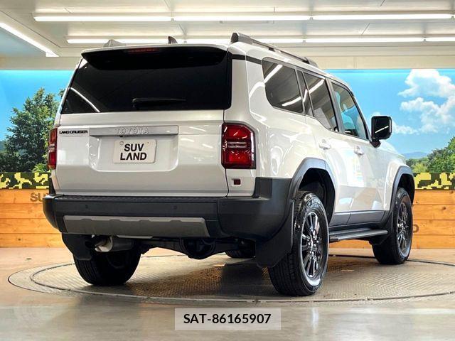 Toyota Land Cruiser 250 2024-10 8883816-17
