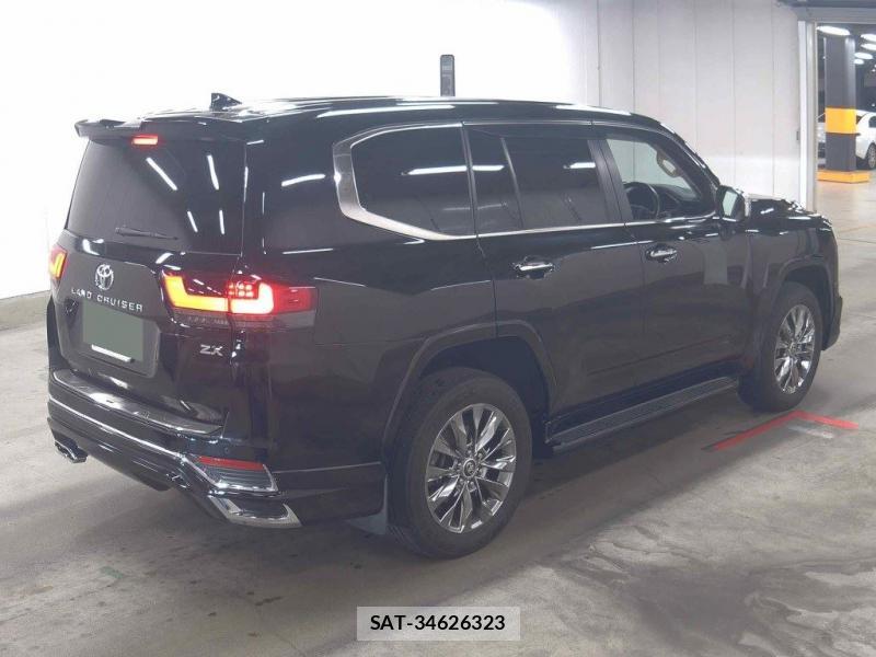 Toyota Land Cruiser 300 2022-04 6828289-1