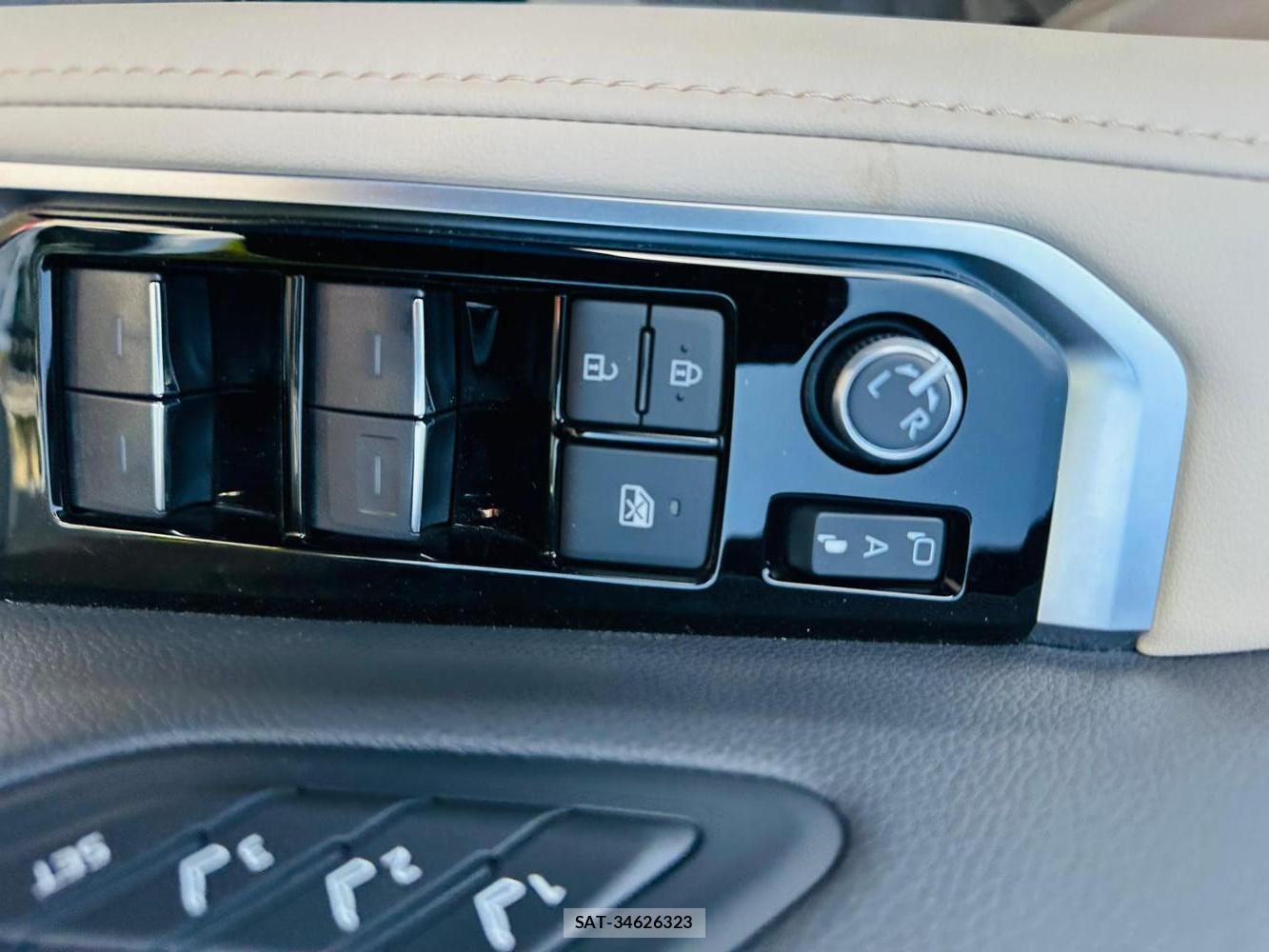 Toyota Land Cruiser 300 2022-04 6828289-19