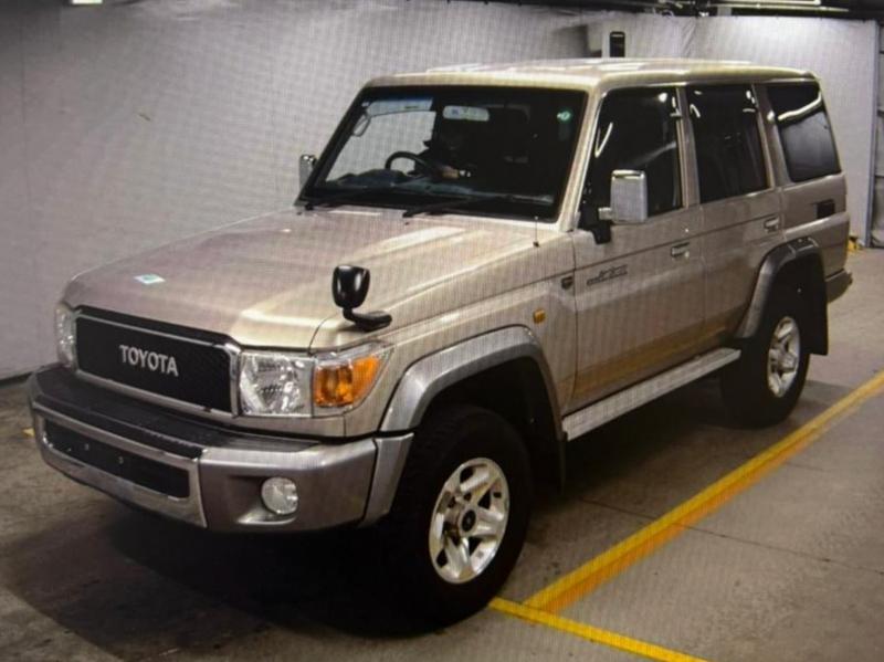 Toyota Land Cruiser 70 2015 1409879-3