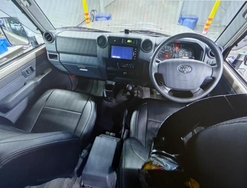 Toyota Land Cruiser 70 2015 1409879-4