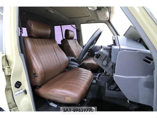Toyota Land Cruiser 70 1992-01 1445906-6