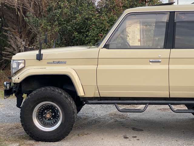 Toyota Land Cruiser 70 1994-09 1463752-16