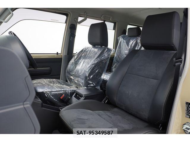 Toyota Land Cruiser 70 2024-06 1481618-19