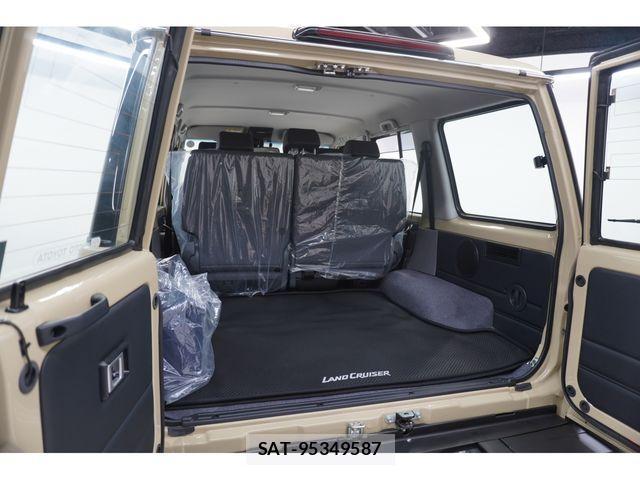 Toyota Land Cruiser 70 2024-06 1481618-21